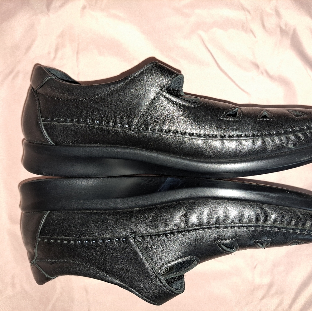 Shoes - Picture 6 of 8
